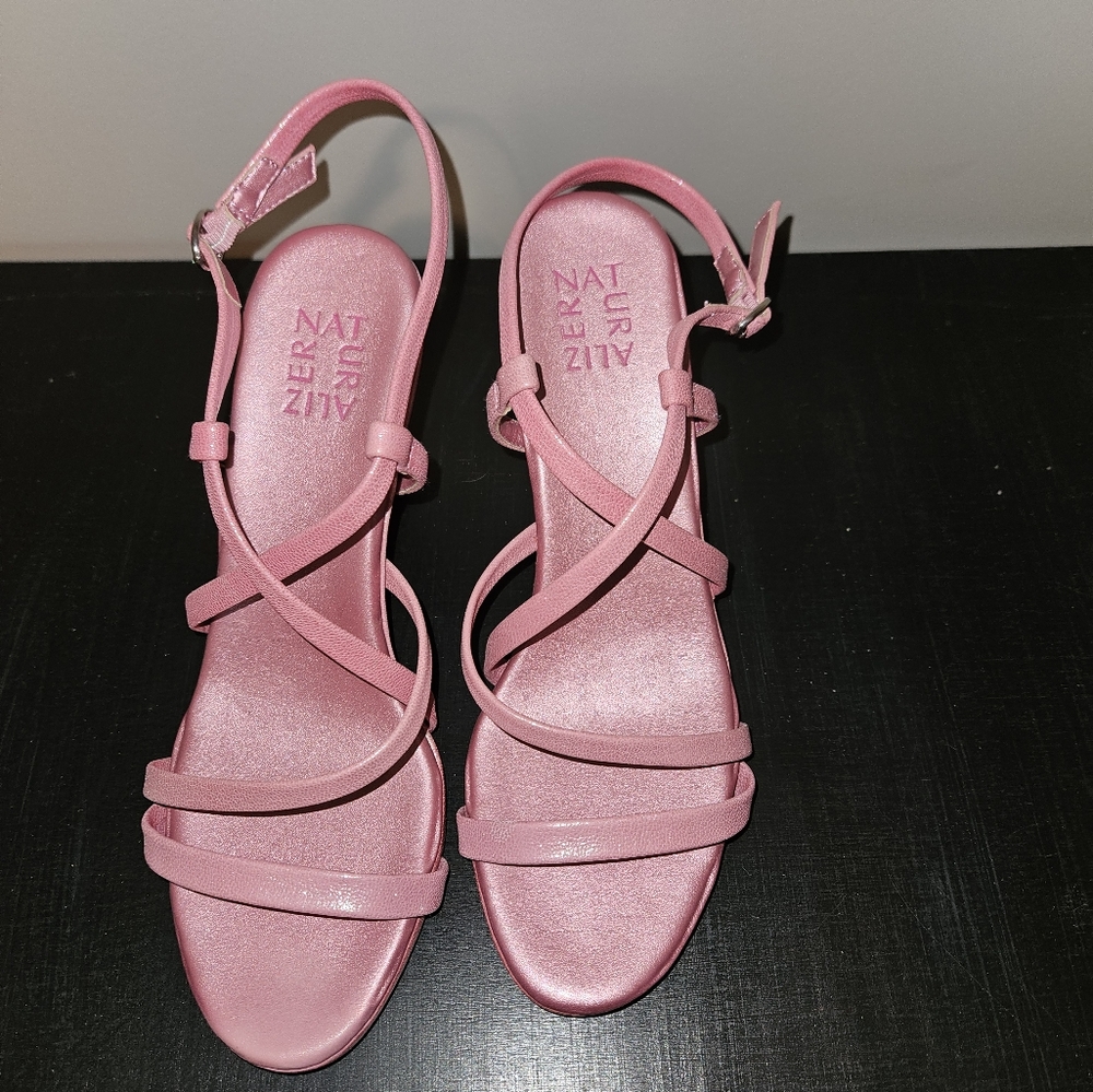 NATURALIZER heels sparkly pink size 9M 4" heels, worn once